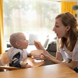 BabyOno Posuda za hranjenje + žlica, bež/roza | shoptok.hr