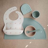 Mushie silikonska podloga za hranjenje cambridge blue | shoptok.hr