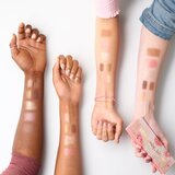 Essence Bloom Baby, Bloom! Eye & Face Palette paleta sa sjenilom, highlighterom, rumenilom i bronzerom 11.5 g Nijansa 01 make it bloom | shoptok.hr