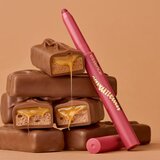 Essence caramelted olovka za konturiranje usana s plumping efektom nijansa 01 Servin' Sweetness 0.8 g | shoptok.hr