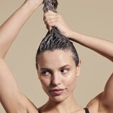 Payot Essentiel Solid Biome-Friendly Shampoo trdi šampon za vse tipe las 80 g | Shoptok.si