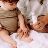 Naïf® Baby & Kids Soothing Baby Oil pomirjevalno olje za otroke 100 ml | Shoptok.si