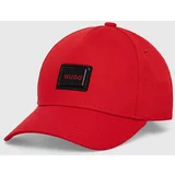 Hugo Bombažna bejzbolska kapa rdeča barva, 50519229