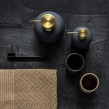 Mette Ditmer Denmark Antracitna keramična skodelica za zobne ščetke Lotus - | Shoptok.si