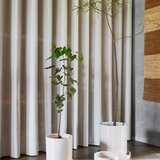 OYOY Living Design Ročno poslikan okrasni cvetlični lonec iz kamenine ø 16,5 cm Nami – | Shoptok.si
