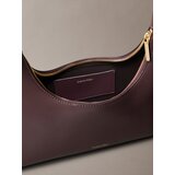 Calvin Klein Torba za čez ramo vinsko rdeča | Shoptok.si