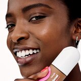 Benefit The POREfessional Foundation tekoči puder z učinkom osvetljevanja z niacinamidom odtenek 35N Victorious 30 ml | Shoptok.si