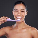 Foreo ISSA™ 4 Plus električna četkica za zube Lavender 1 kom | shoptok.hr