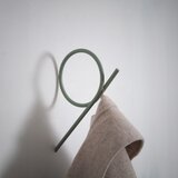 Spinder Design Zelen/siv kovinski stenski obešalnik Tuba – | Shoptok.si