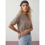 Sinsay Pamučna majica s aplikacijama na rukavima | shoptok.hr