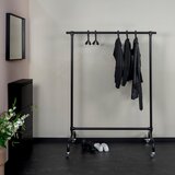 Spinder Design Crni metalni mobilni stalak za odjeću Luuk – | shoptok.hr