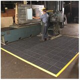 Notrax Sestavljiva podloga Cushion Ease Solid™ NITRILE FR, DxŠxV 910 x 910 x 19 mm, luknjičasta | Shoptok.si