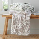 Catherine Lansfield Bež deka od mikropliša 130x170 cm Sorrel Leaves – | shoptok.hr