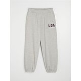 Sinsay Dres hlače jogger s izvezenim natpisom USA Slike