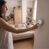  Sobni ručni termostat 230V/6A 2xAA beli Slike