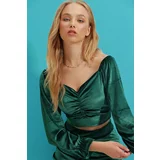 Trend Alaçatı Stili Women's Emerald Green Kiss Collar Front Gathered Velvet Crop Blouse