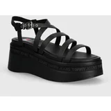 Tommy Jeans Usnjeni sandali TJW STRAPPY WEDGE SANDAL črna barva, EN0EN02516
