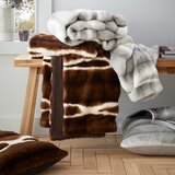 Catherine Lansfield Svijetlo siva deka od umjetnog krzna 130x170 cm Flint – | shoptok.hr
