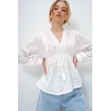 Trend Alacati Stili Ženska bluza dugih rukava Alc-X13422, V-izrez, Bela | Eponuda.com