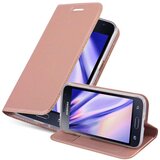 Cadorabo Samsung Galaxy J1 2015 v klasična rožnata zlata - Zaščitni ovitek z magnetnim zapiranjem, stoječo funkcijo in režo za kartice, (20551409) | Shoptok.si