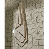 Kave Home Bela/zelena frotirna bombažna brisača 70x140 cm Sedora – | Shoptok.si