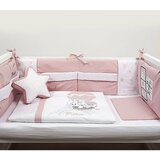 Deksi Group posteljina za bebe sa ogradicom tri drugara u parizu, roze Cene