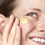 Kiehls Dermatologist Solutions Retinol Skin-Renewing Daily Micro-Dose Serum serum z retinolom proti gubam za vse tipe kože, vključno z občutljivo kož | Shoptok.si