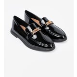 Shelvt Elegant lacquered loafers with gold decoration | ePonuda.com