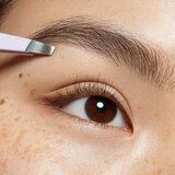 Essence Brow Tweezer pinceta za obrve 1 kom | shoptok.hr