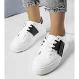 Gemre White sneakers adorned with a black buckle Toni Cene