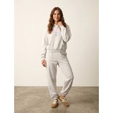 Sinsay Hoodie s izvezenim natpisom Slike