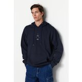 Trendyol Navy Blue Men's Oversize Space Theme Sweatshirt with a Soft Pile inner Cene