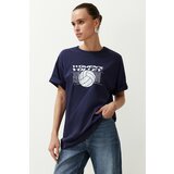 Trendyol Navy Blue 100% Cotton Printed Oversize/Wide Fit Crew Neck Knitted T-Shirt cene