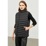 D1fference Women's Regular Fit Black Inflatable Vest With Lined Waterproof And Windproof.