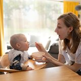 BabyOno Posuda za hranjenje + žlica, bež/roza | shoptok.hr