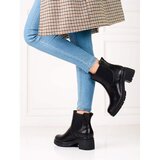 SHELOVET Black women's daggers on the post Cene