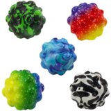 Lopta za gnječenje i skakanje sa zakovicama u šarenim bojama 6,5 ​​cm | shoptok.hr