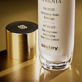 Sisley Supremÿa The Supreme Anti-Aging intenzivno vlažilni in tonizirajoči losjon za obraz proti staranju kože 50 ml | Shoptok.si