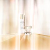 Estée Lauder Revitalizing Supreme+ Bright Radiance Power Soft Milky Lotion lahki vlažilni fluid proti nepravilnostim na aknasti koži 100 ml | Shoptok.si