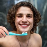 Foreo ISSA™ 4 Smile električna četkica za zube za djecu od pete godine života Summer Sky 1 kom | shoptok.hr