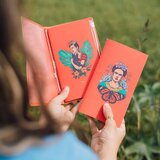 Grupo Erik Putna bilježnica Frida Kahlo s dva zamjenjiva uloška, 12 x 19,5 cm | shoptok.hr