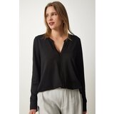  Women's Black Judge Collar Knitted Blouse Cene