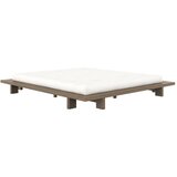 Karup Design Rjava zakonska postelja iz masivnega bora z letvenim dnom 180x200 cm Japan – Cene