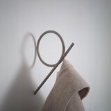 Spinder Design Siva/bež metalna zidna vješalica Tuba – | shoptok.hr