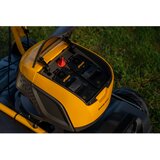 Stiga Multiclip 547e S Komplet 48-voltna baterijska kosilnica z vkljucenimi 2 x 4,0 Ah baterijami in polnilcem. | Shoptok.si