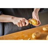 Fiskars ljuštilica Essential (1065599) | shoptok.hr