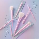 Essence Disney The Little Mermaid čopič za rdečilo, osvetljevalec in konture 01 Makin' Waves 1 kos | Shoptok.si