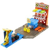 Hot Wheels Monster Trucks Explosive Garage igralni komplet | Shoptok.si