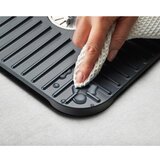 Joseph Joseph Protizdrsna podloga za korito 30x30 cm SinkShield – | Shoptok.si