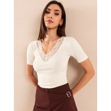 Sinsay Majica od viskoze s ukrasnom čipkom | shoptok.hr